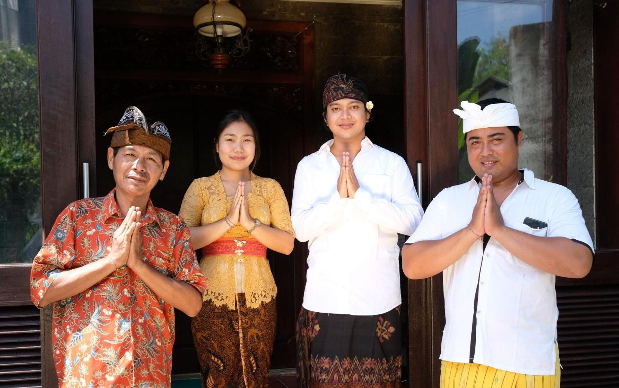 Villa Layang Bulan A Homey Guesthouse For Men Near The Beach In North Kuta Denpasar  Exterior photo